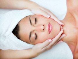 Premium Facial Massage at best spa in Bandra